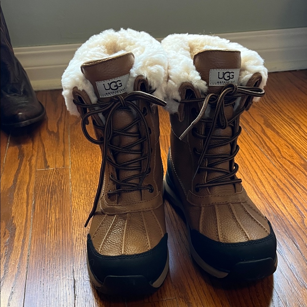 UGG Adirondack Women's Tan and Black Winter Boots Waterproof 8.5